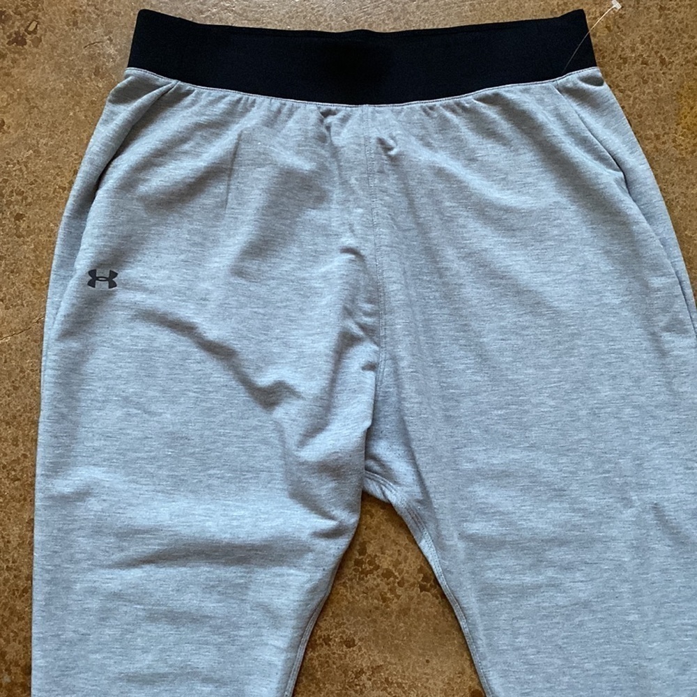 Under Armor Grey Athletic Workout Recovery Relaxed Fit Pull On Cropped Joggers